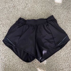 BLACK LULULEMON HOTTY HOTS SIZE 6 HIGH RISE 2.5” INSEAM